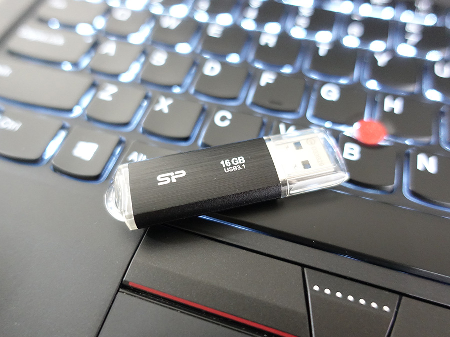 ThinkPad 用 USBメモリは16GB